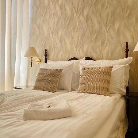 Opera16 Guestrooms Budapest Bagian luar foto