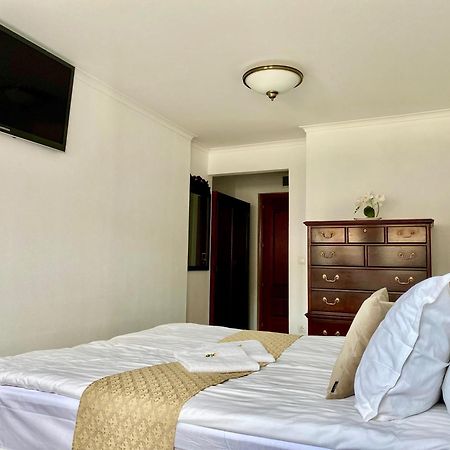 Opera16 Guestrooms Budapest Bagian luar foto