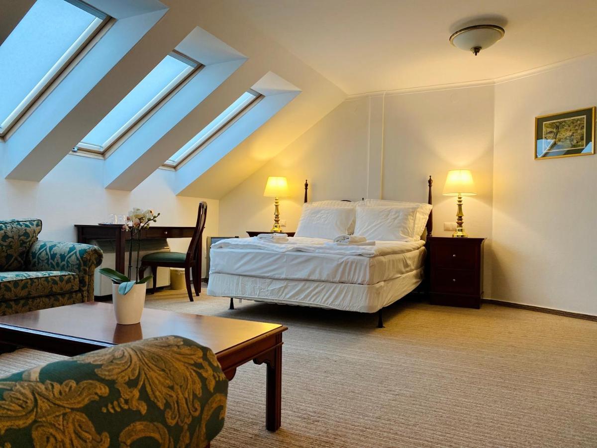 Opera16 Guestrooms Budapest Bagian luar foto