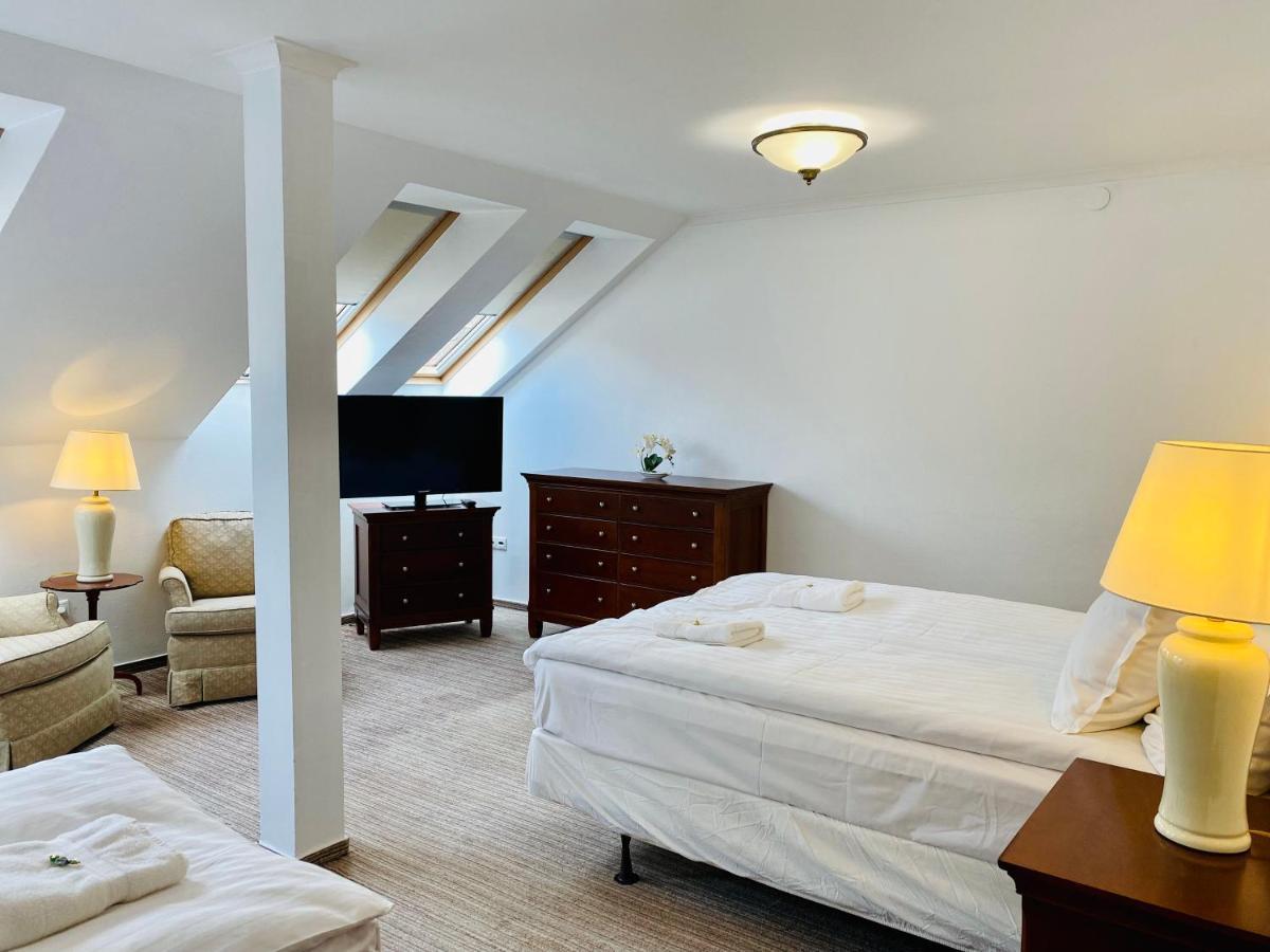 Opera16 Guestrooms Budapest Bagian luar foto