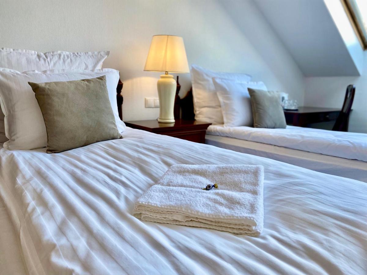 Opera16 Guestrooms Budapest Bagian luar foto