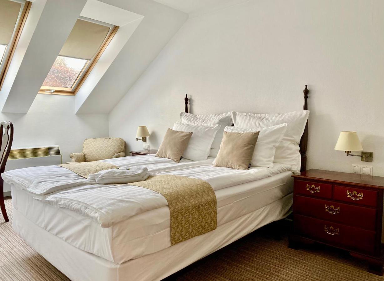 Opera16 Guestrooms Budapest Bagian luar foto
