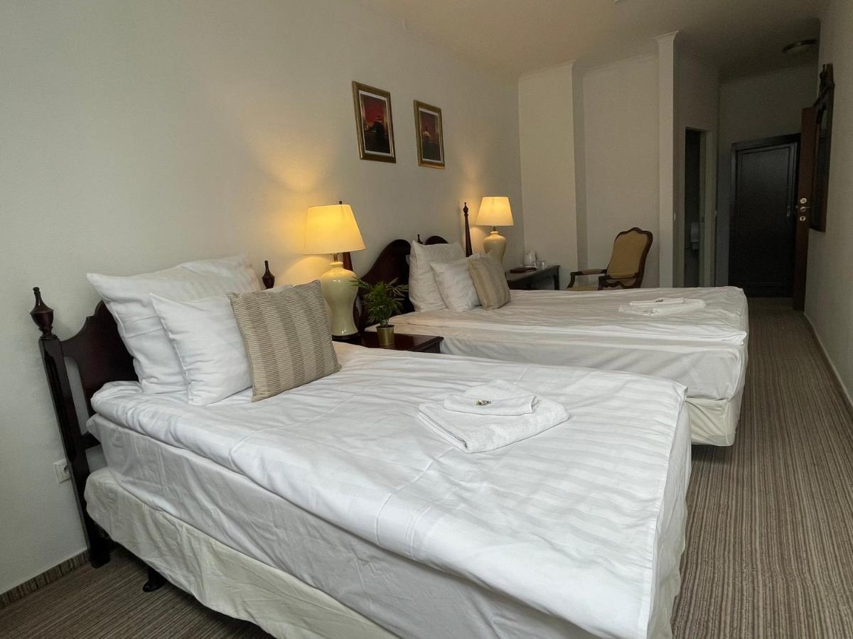 Opera16 Guestrooms Budapest Bagian luar foto