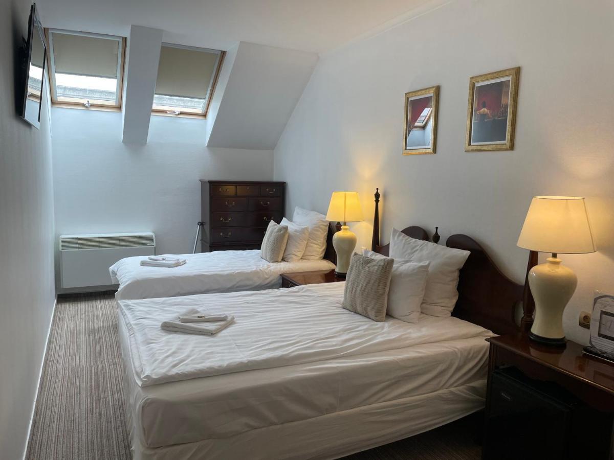 Opera16 Guestrooms Budapest Bagian luar foto