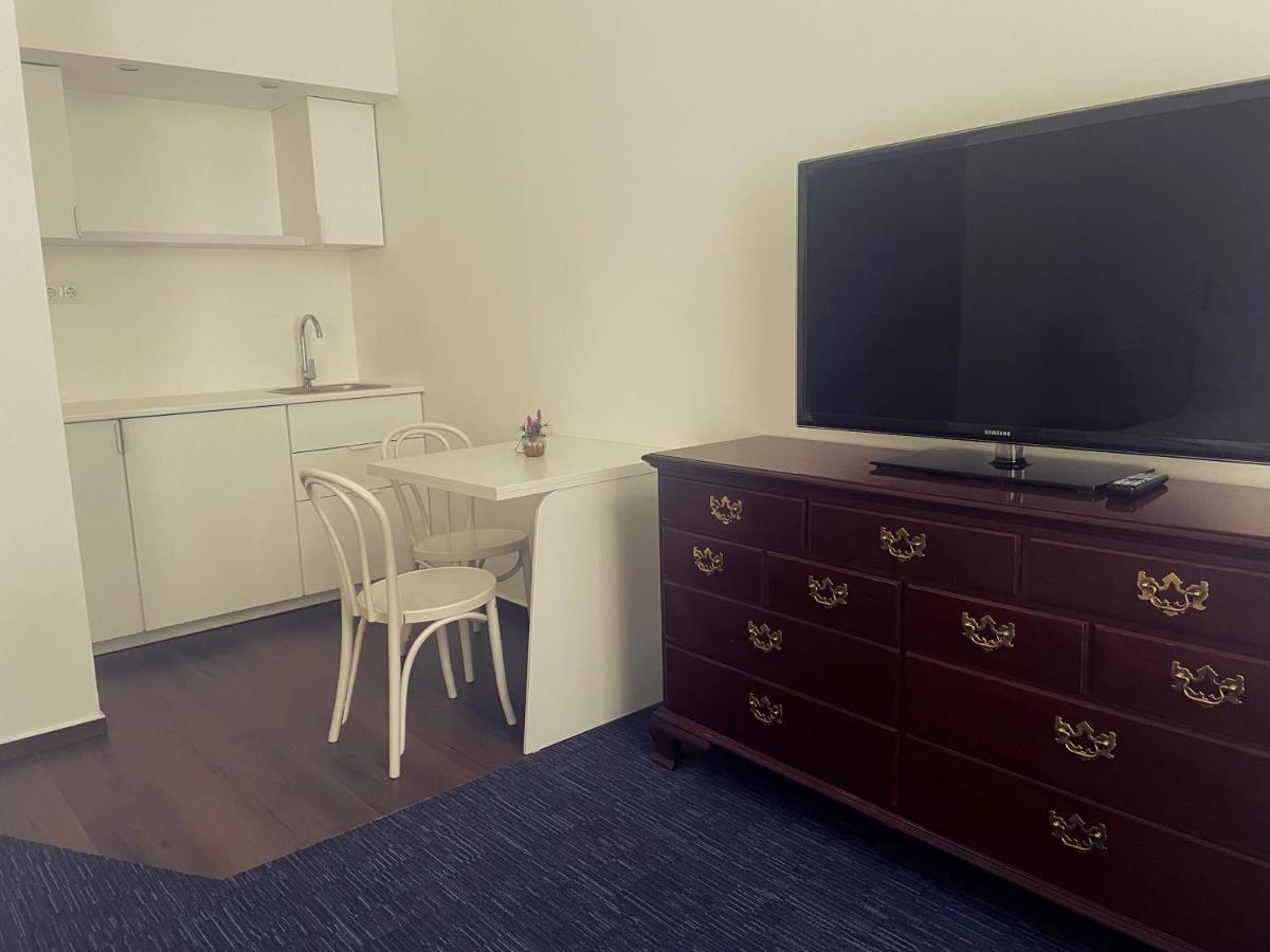 Opera16 Guestrooms Budapest Bagian luar foto