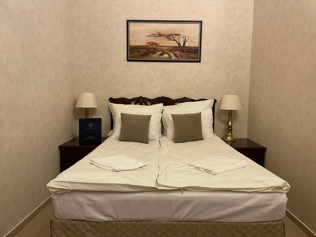 Opera16 Guestrooms Budapest Bagian luar foto