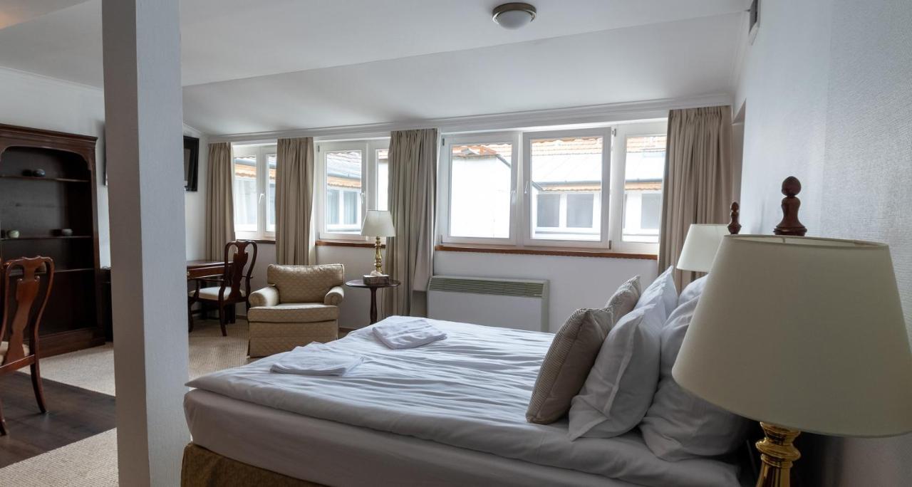 Opera16 Guestrooms Budapest Bagian luar foto