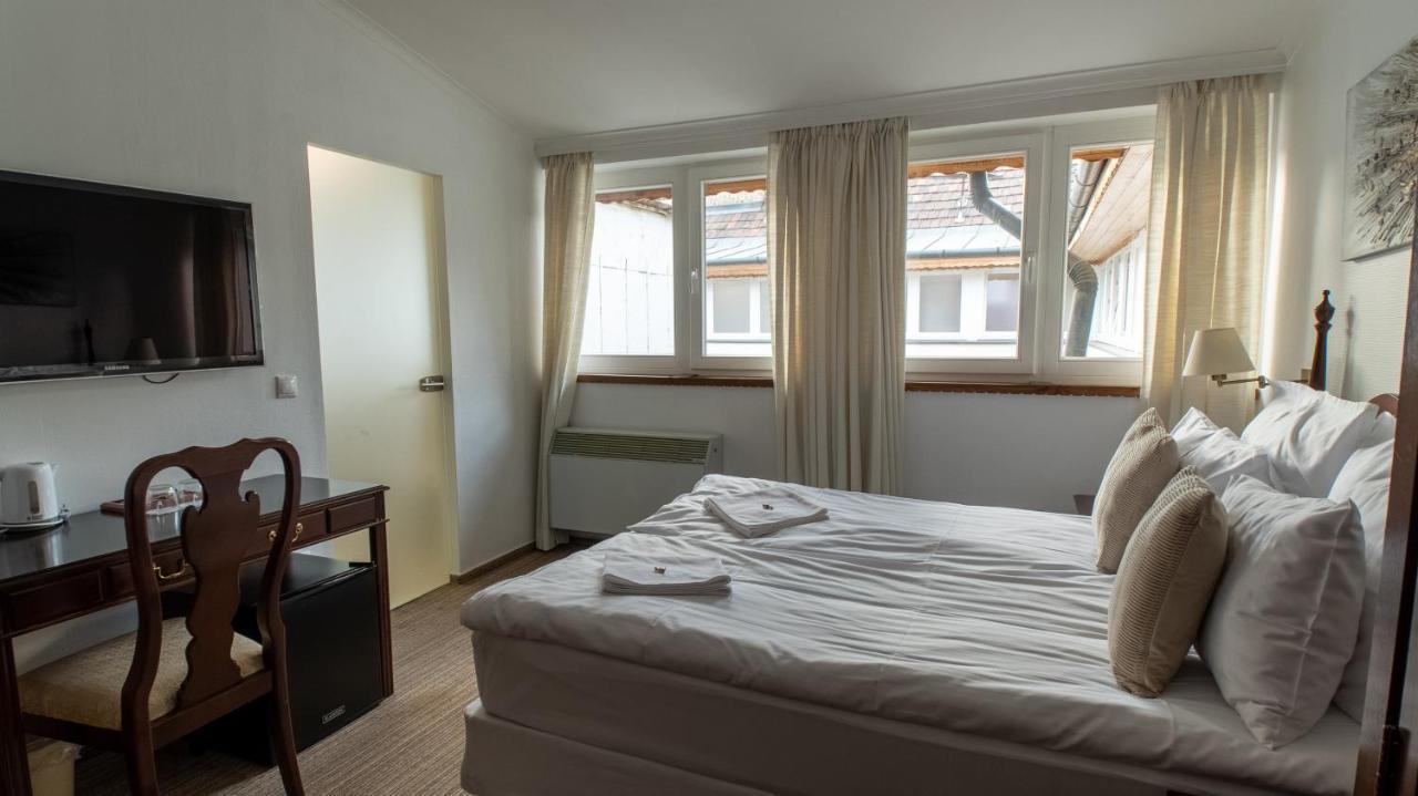Opera16 Guestrooms Budapest Bagian luar foto