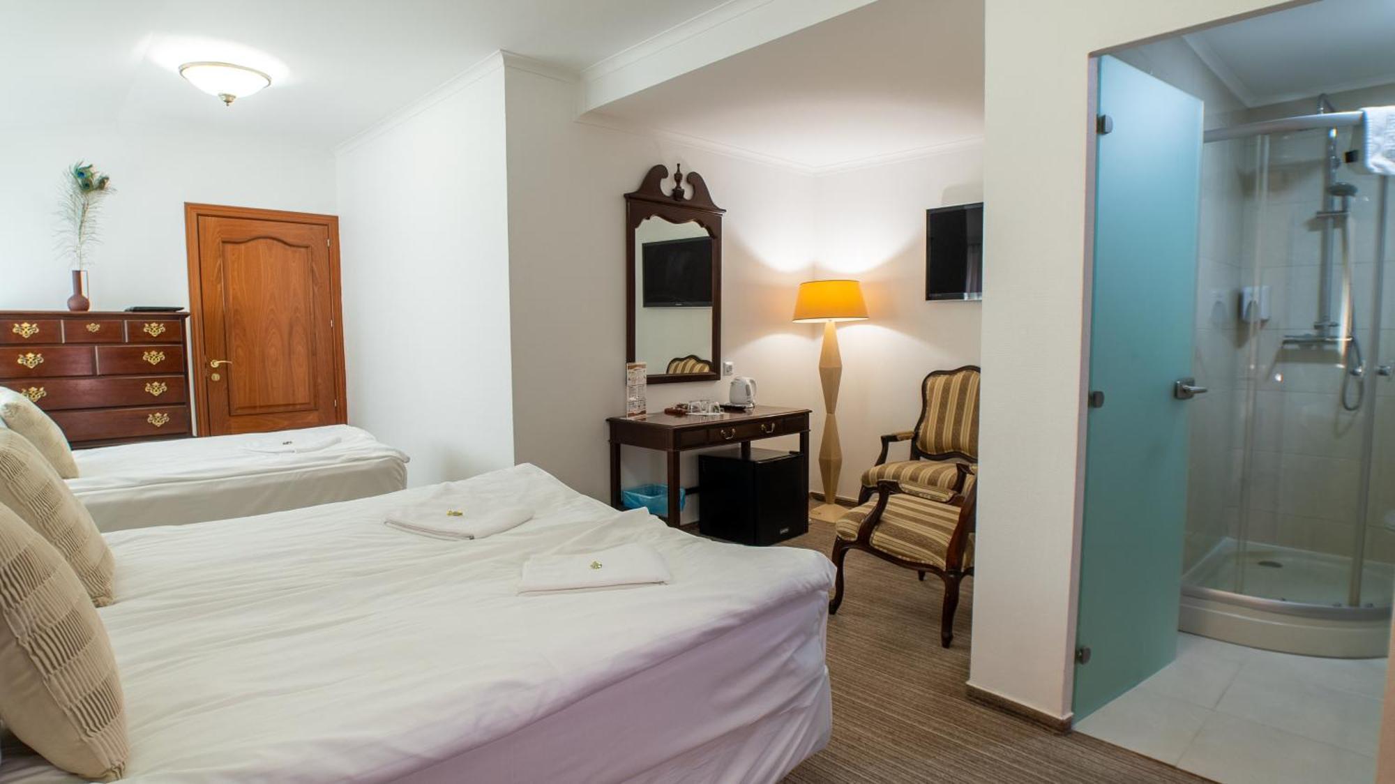 Opera16 Guestrooms Budapest Bagian luar foto