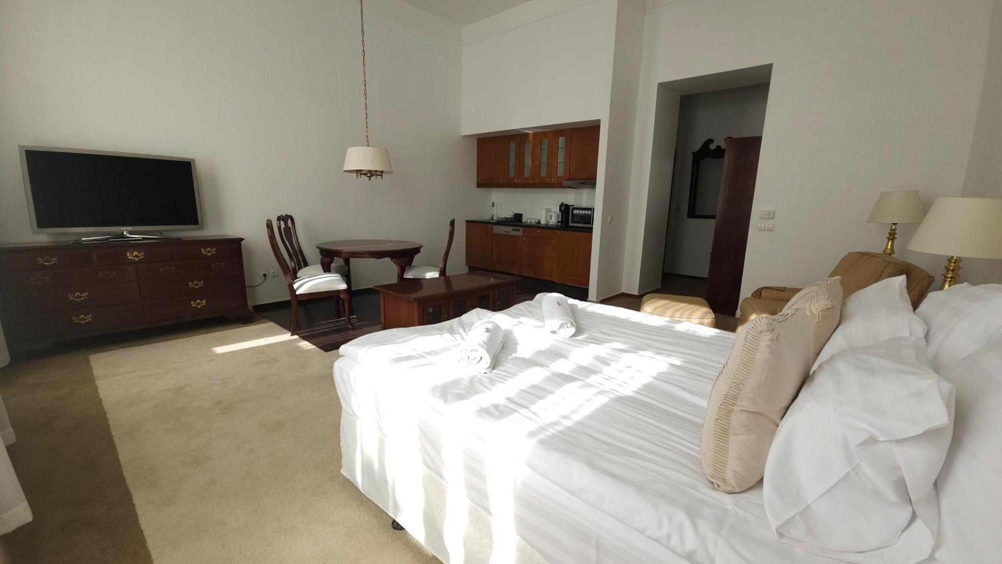 Opera16 Guestrooms Budapest Bagian luar foto