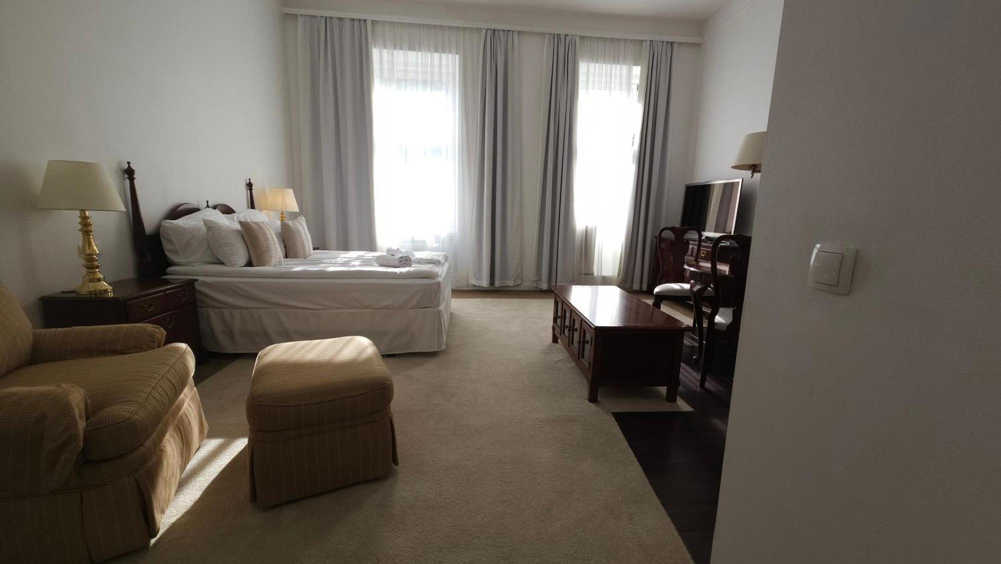 Opera16 Guestrooms Budapest Bagian luar foto